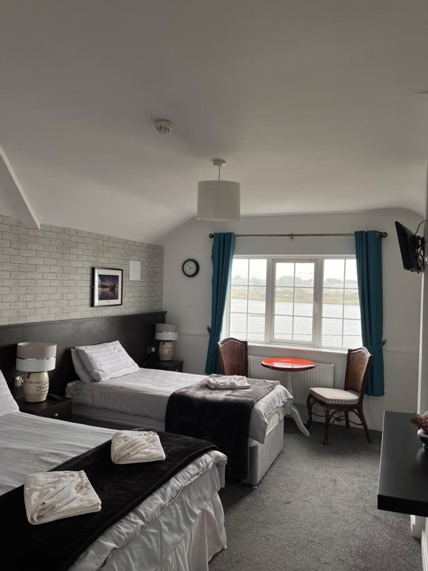 The Light House Hotel Galway Bilik gambar
