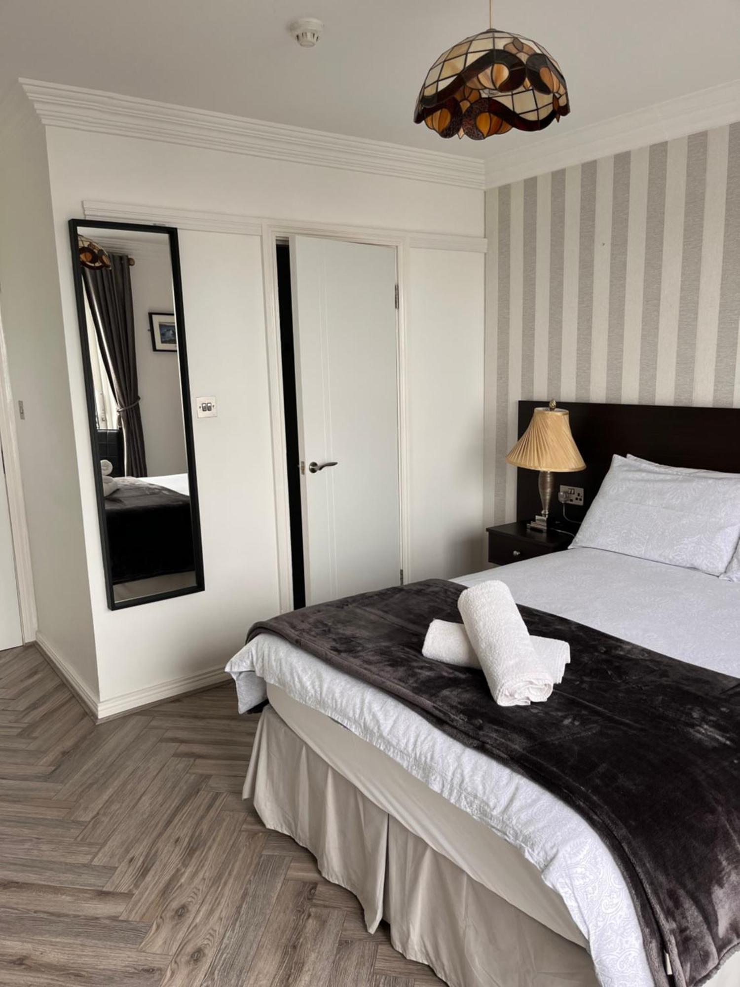 The Light House Hotel Galway Bilik gambar